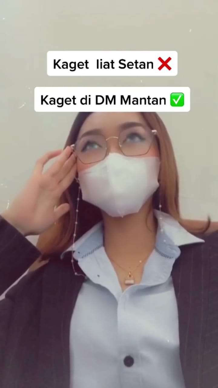 Seorang Wanita Dapat DM dari Mantannya