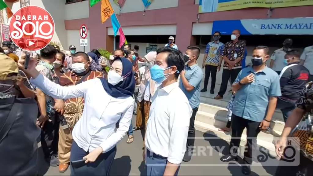 Gibran Rakabuming dan asisten Menteri Budi Gunadi