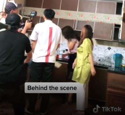 Syuting adegan sinetron bikin ngakak.