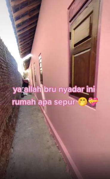 Viral rumah di desa panjangnya kayak sepur.