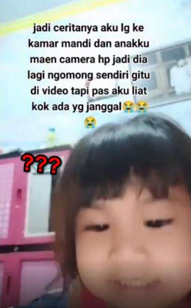 Saat kepalanya bergerak, sosok itu ikut hilang.