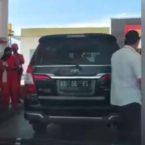 Mobil pelat merah disulap jadi pelat hitam (1)