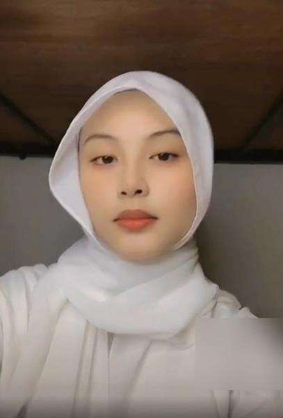Hannah sering dikira China atau mualaf.