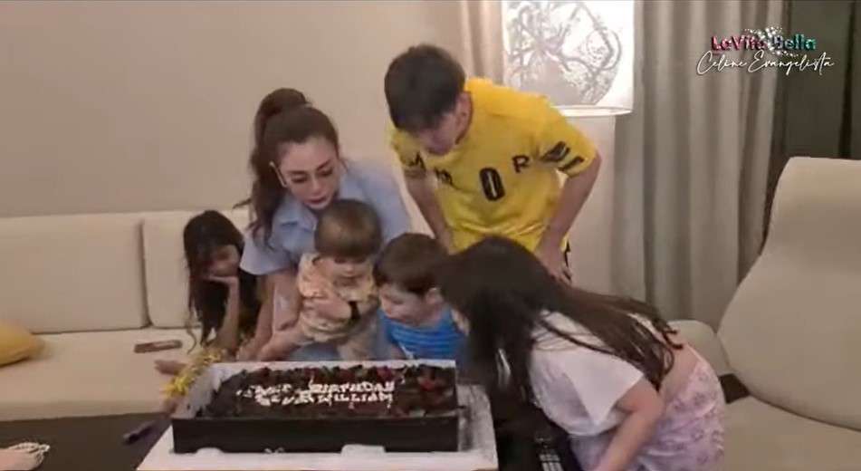 Celine bersama Stefan Wiliam dan keempat anaknya