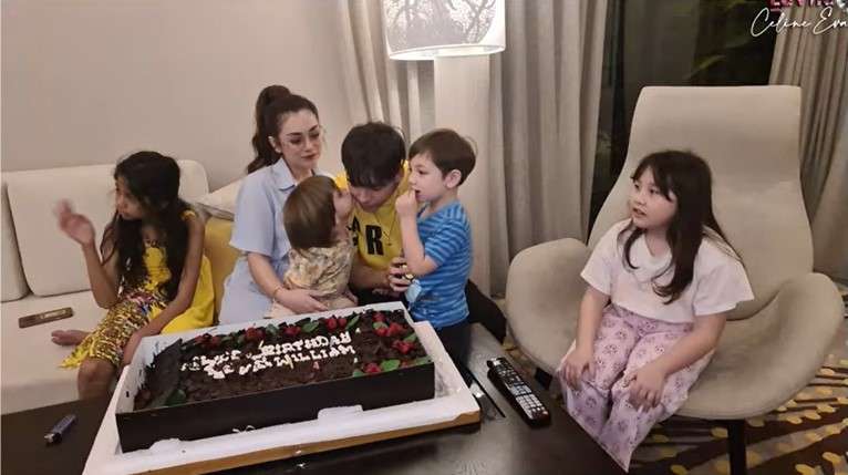 Celine bersama Stefan Wiliam dan keempat anaknya