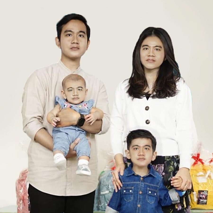 Viral Postingan Foto Keluarga Gibran yang Diedit