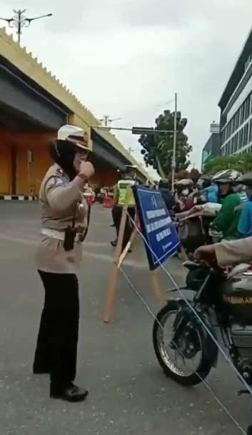 Polwan bentak sesama polisi