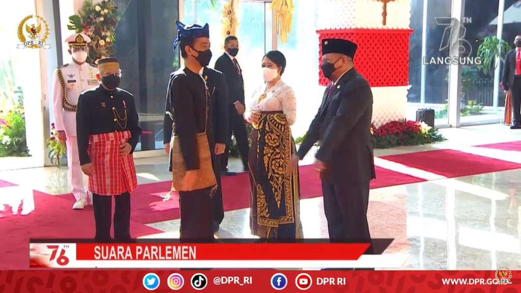 Presiden Jokowi dengan Baju Adat Suku Baduy