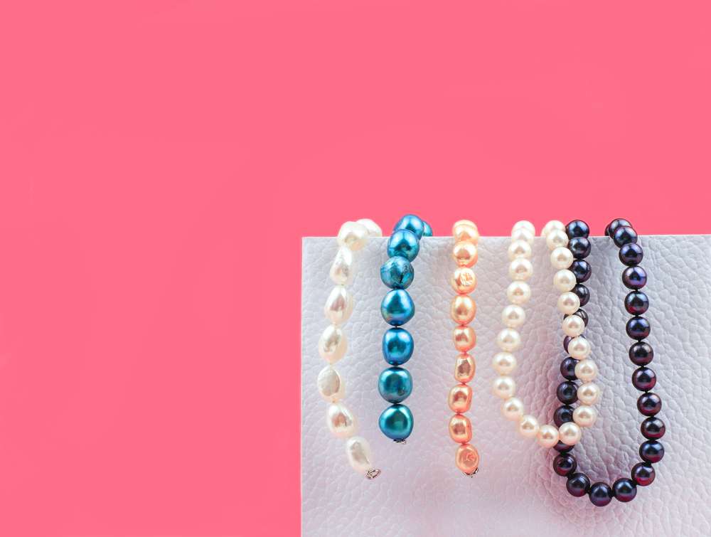 Kalung dan Gelang Manik-manik