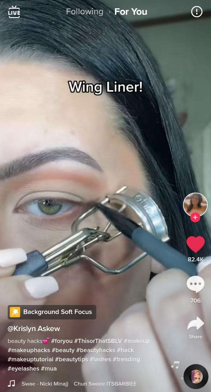 Membuat Wing Eyeliner Menggunakan Penjepit Bulu Mata