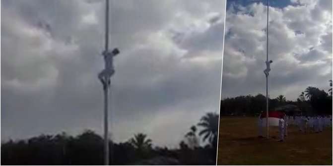Peserta Upacara di Sumba Barat Panjat Tiang