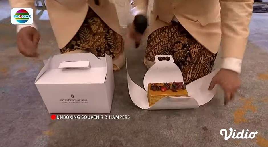 souvenir dan hampers pernikahan Billar dan Lesti