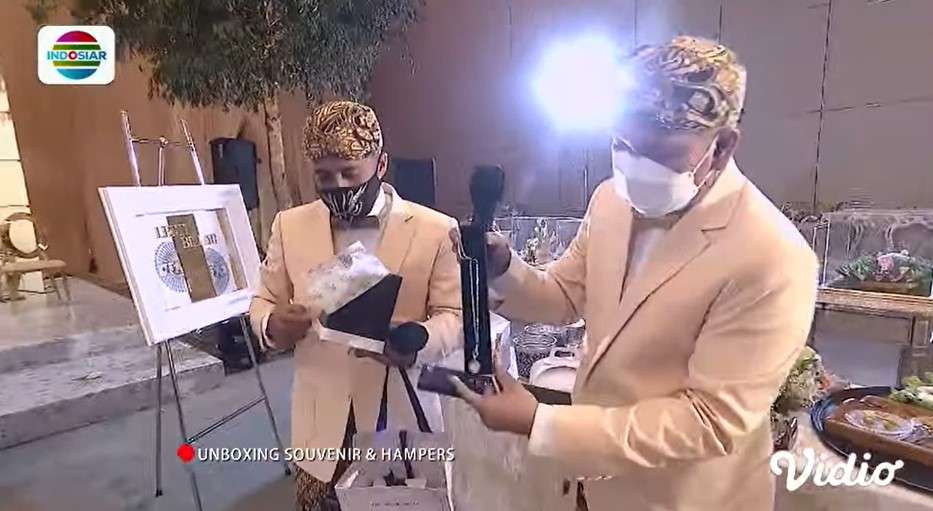 souvenir dan hampers pernikahan Billar dan Lesti