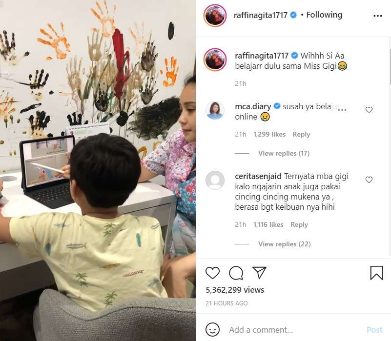 Nagita temani Rafathar belajar