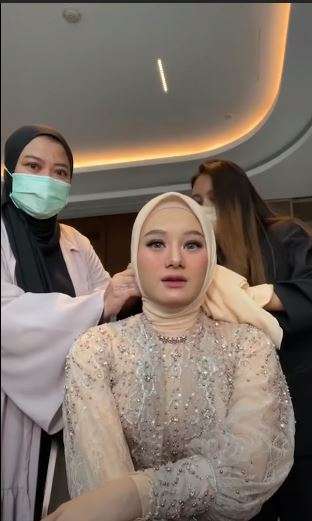 Dinda Hauw