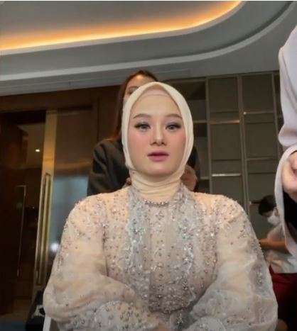 Dinda Hauw