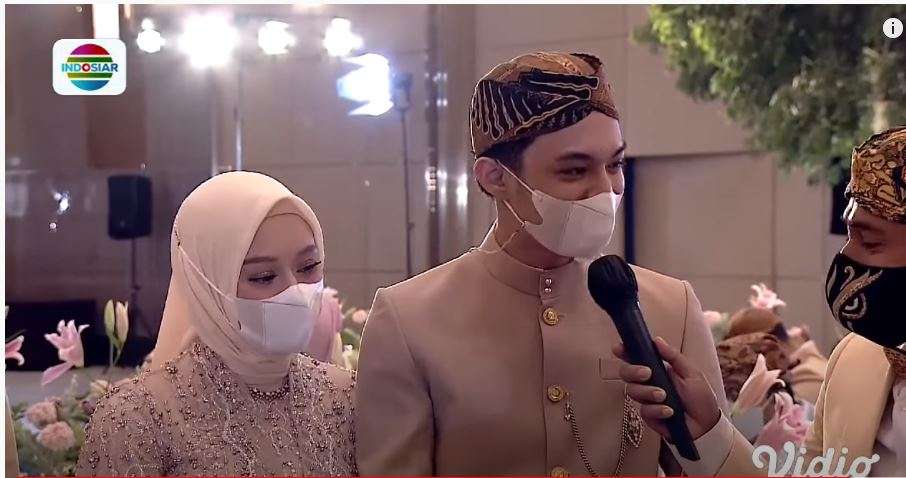 Dinda Hauw dan Rey Mbayang