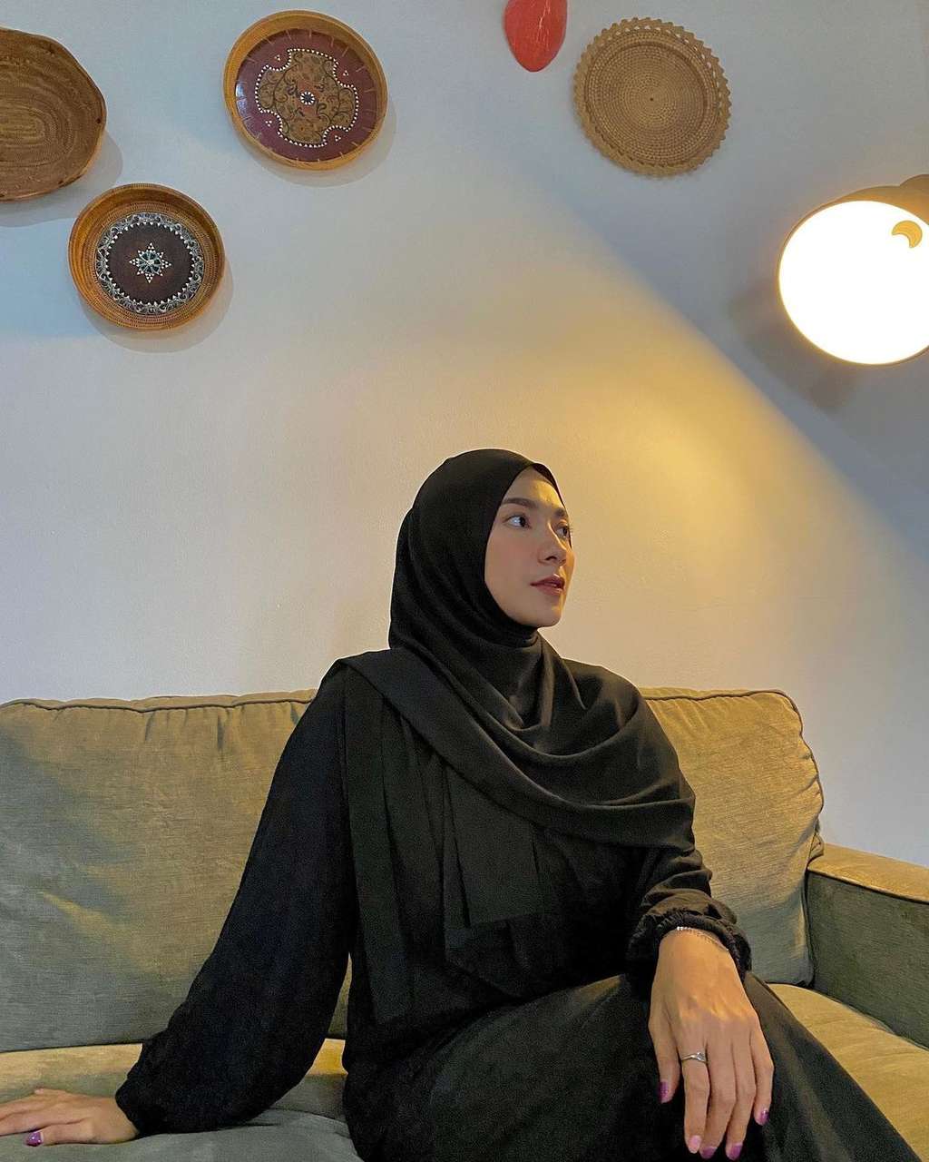 Dinda Kirana tampil berhijab