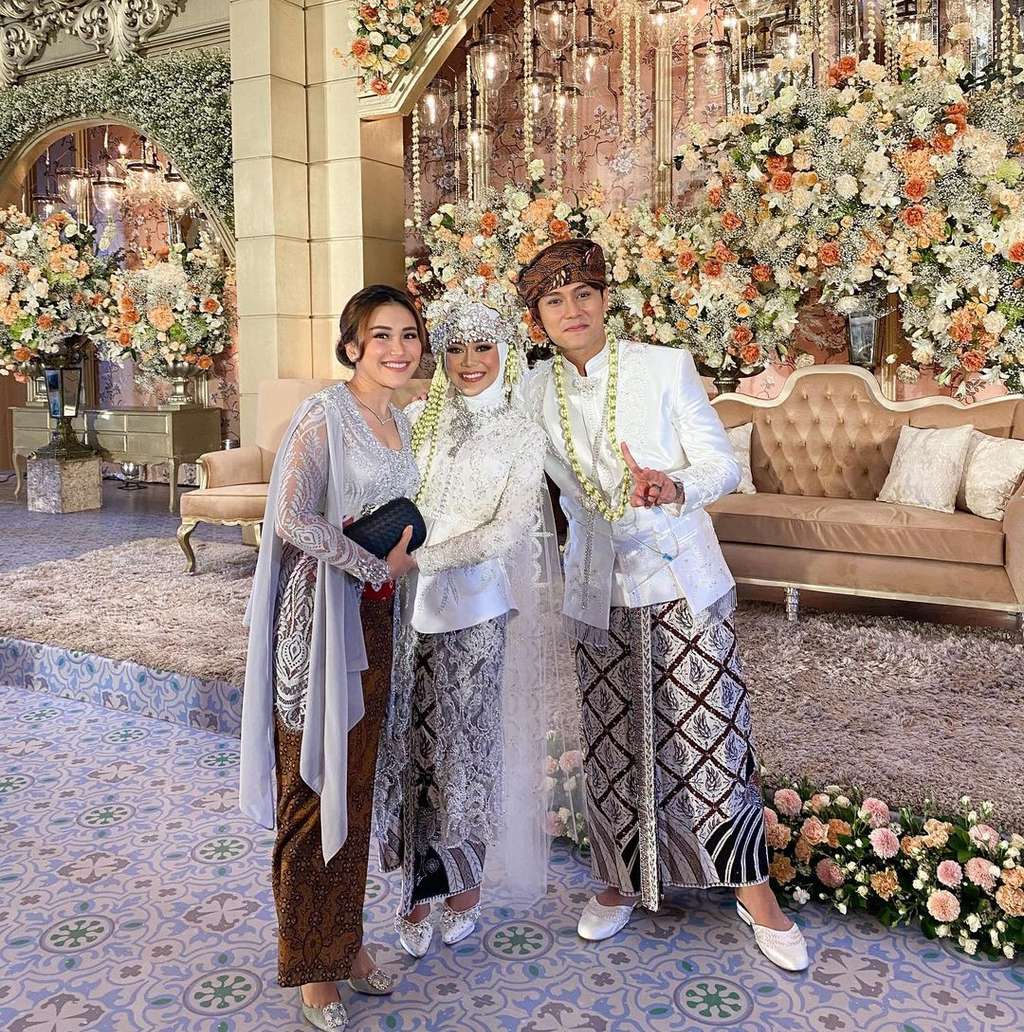 Ayu Ting hadir di pernikahan Leslar