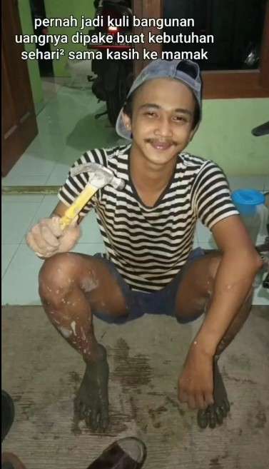 Pemuda jadi kuli bangunan Pemuda jadi kuli bangunan
