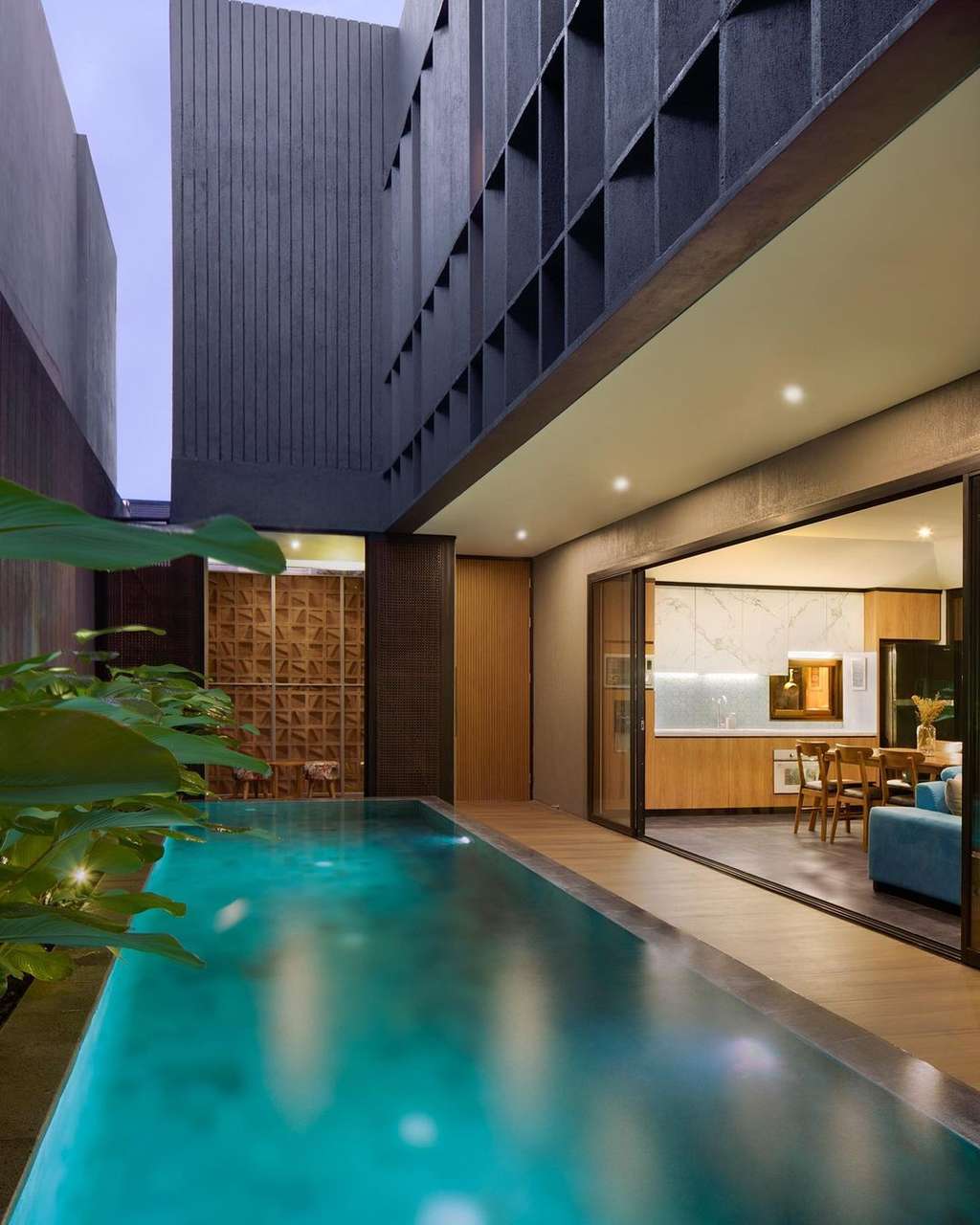 Kolam renang rumah Intan