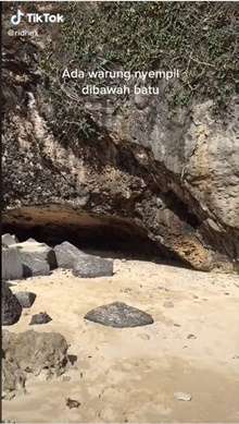 Warung di Bawah Batu