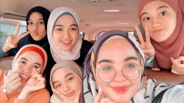 Queen bersama 5 saudaranya.