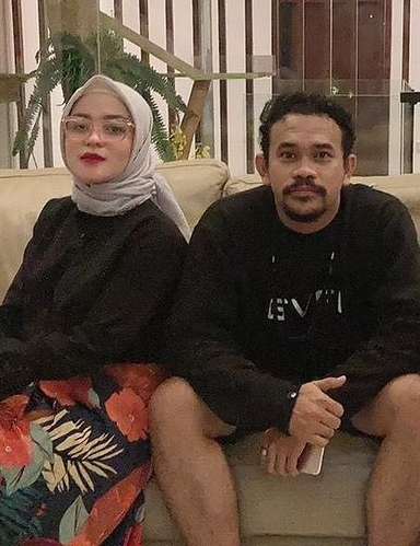 Ebel dan istrinya Silvy