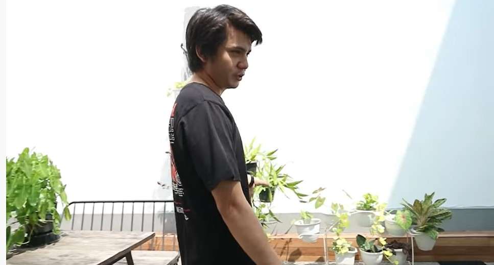 Halaman bekalang rumah Arbani
