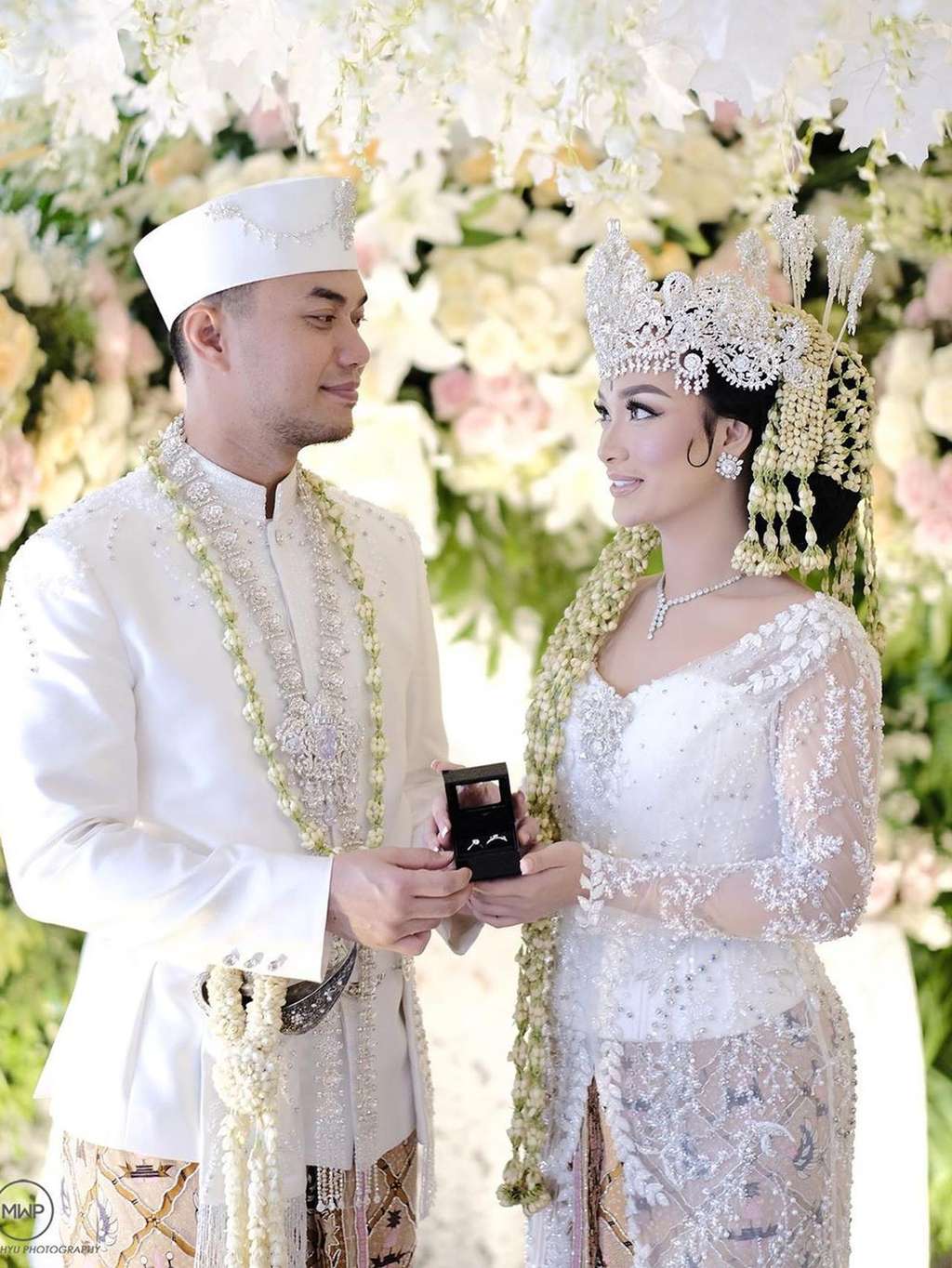 Pernikahan Zaskia Gotik