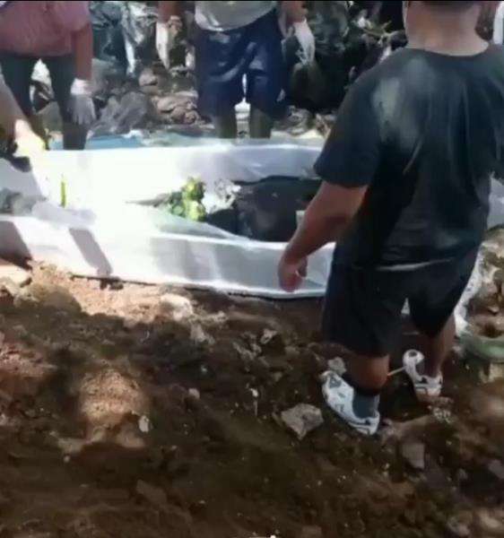 Viral jenazah terlihat utuh meski dikubur 11 tahun.