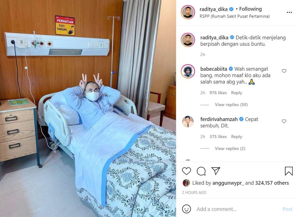 Raditya Dika menjelang operasi usus buntu