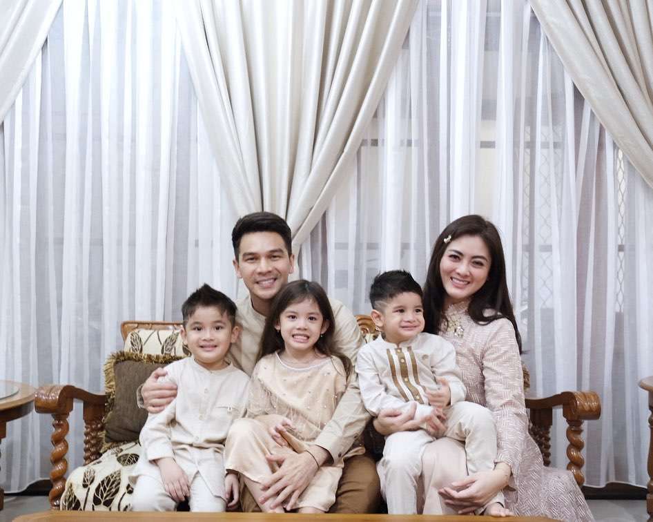 Keluarga Jonathan Frizzy dan Dheva Devanka