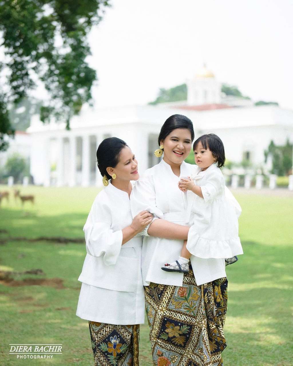 Kahiyang Ayu bersama Sedah Mirah