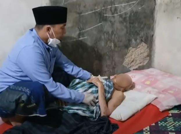 Dukun sakti ingin cepat mati, punya istri bangsa jin.