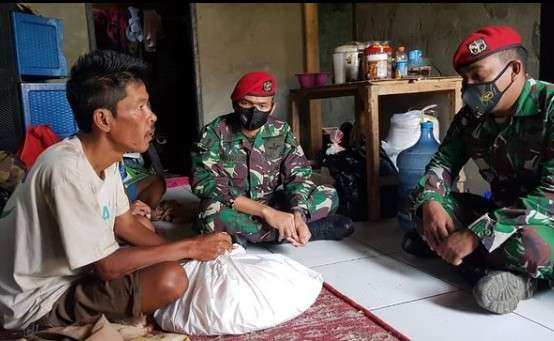 Pak Tanto dan prajurit Kopassus