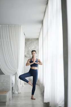 Melakukan Yoga