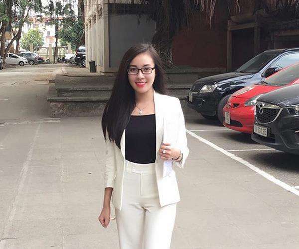 Dosen cantik dan seksi asal Vietnam.