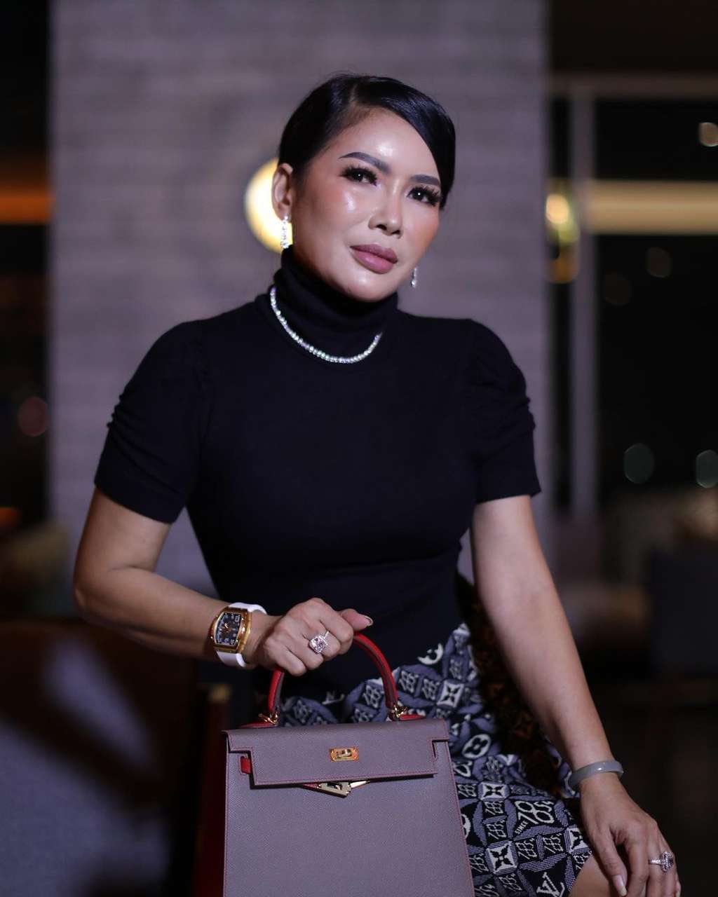 Crazy Rich Asal Surabaya  Uci Flowdea