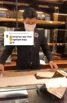 Pria Bekerja sebagai Tukang Lipat Baju