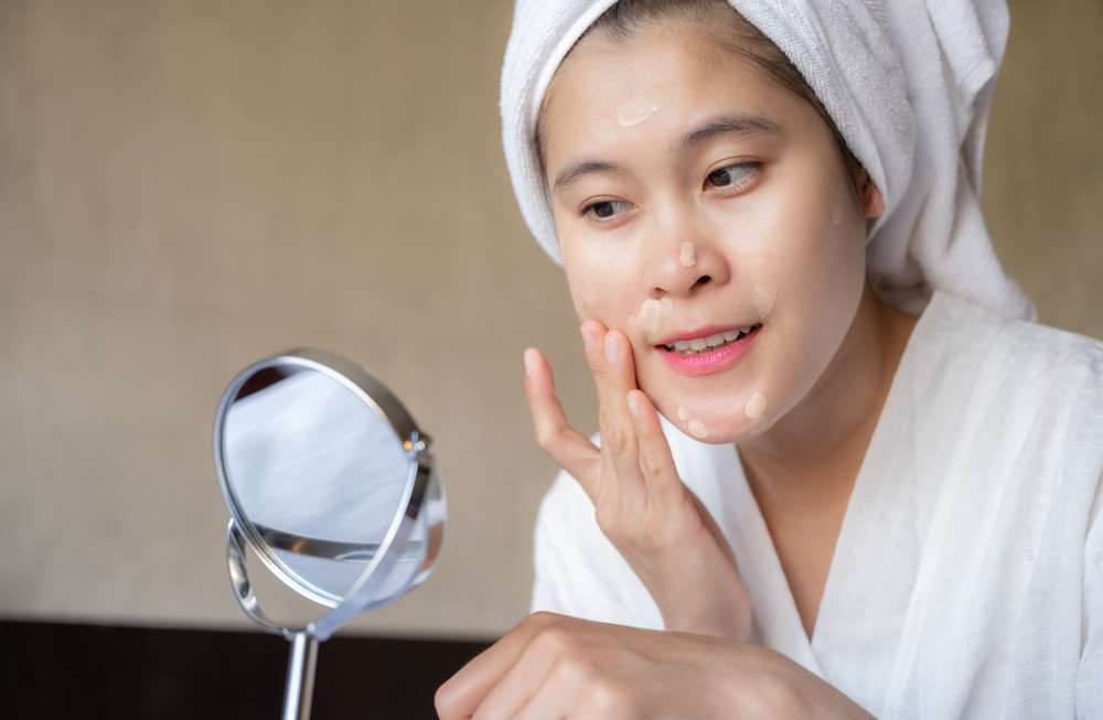 Memakai Skincare