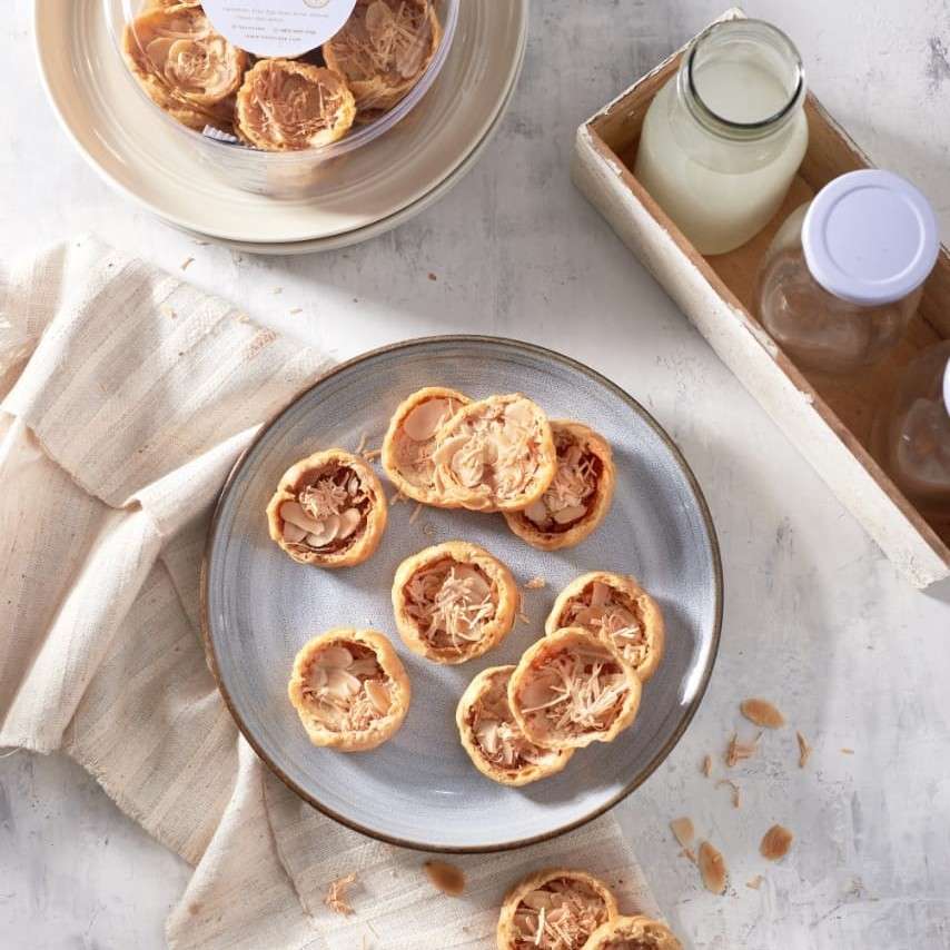 Crispy Choux Almond Cheese Crispy Choux Almond Cheese