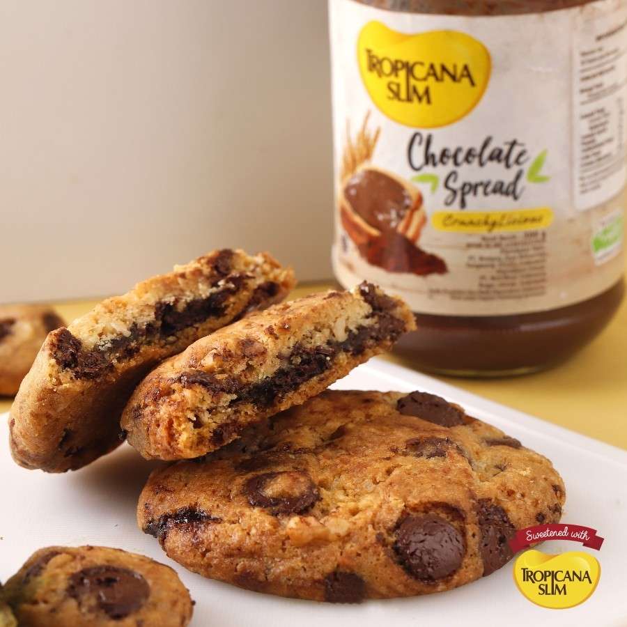 Crunchy Choco Chip Walnut Cookies Crunchy Choco Chip Walnut Cookies