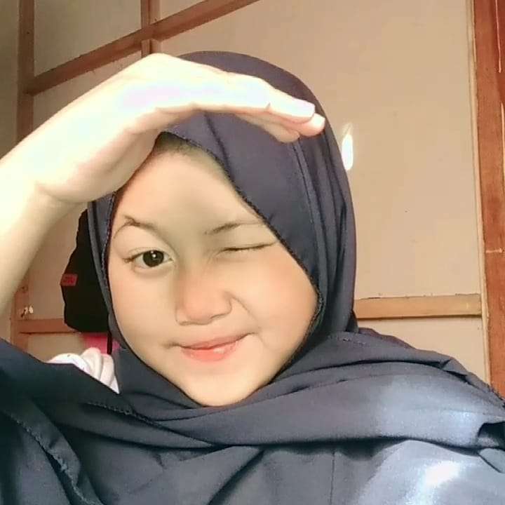 Penampilan baru Risa Culametan Penampilan baru Risa Culametan