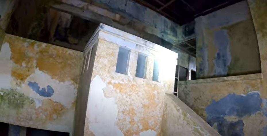 Bangunan vila terbengkalai Bangunan vila terbengkalai