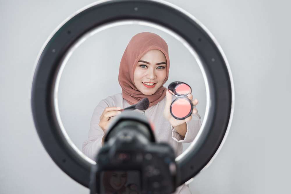 Join Bintang.com, Banyak Peluang Kerja Bareng Hijab Influencer Favoritmu Lho