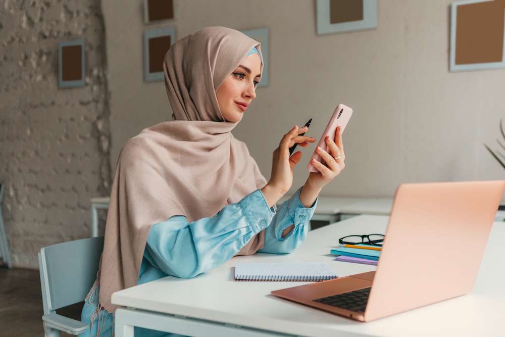 Join Bintang.com, Banyak Peluang Kerja Bareng Hijab Influencer Favoritmu Lho