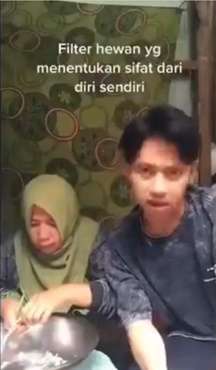 Seorang Pria Mencoba Filter Hewan