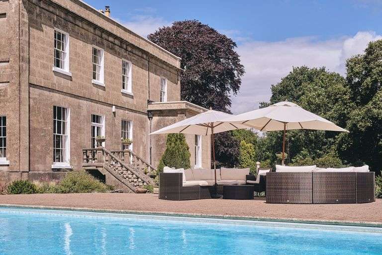 Manor Holocombe