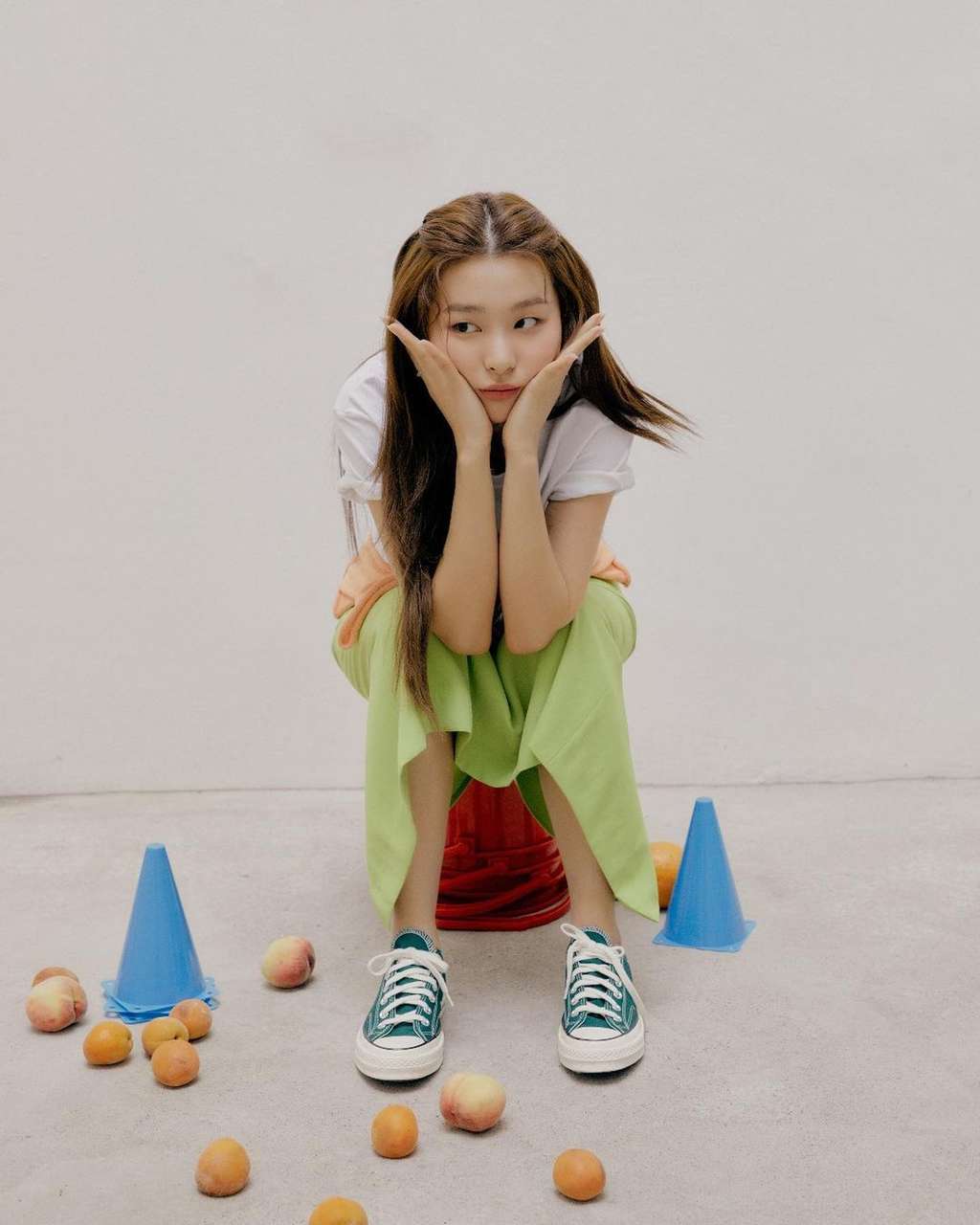 Seulgi Red Velvet dengan Rok Berwarna Cerah